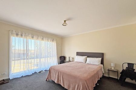 Family Home - Photo 3