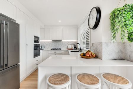 Immaculate Hamptons-Style Cottage in Quiet Cul-de-Sac - Photo 5