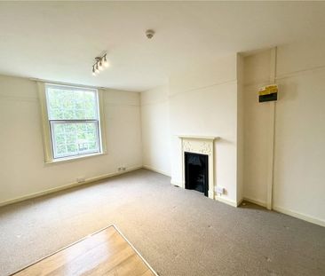 A studio flat in the heart of Summertown. The property is situated ... - Photo 3