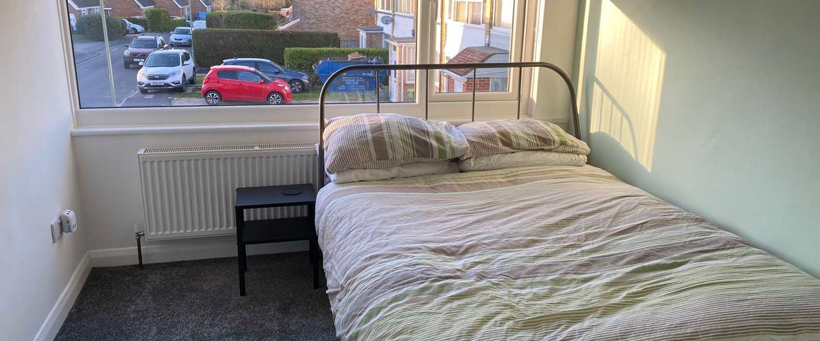 High quality refurbished en-suite rooms for professionals Room 2 - Photo 1