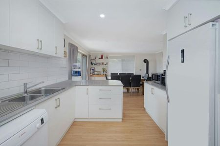 Family Living with Space, Comfort & Practicality - AVAILABLE NOW - Photo 2