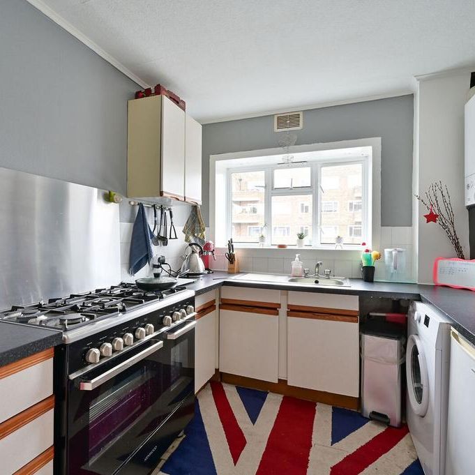 3 bedroom flat to rent - Photo 1