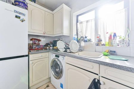 1 bedroom flat to rent - Photo 2