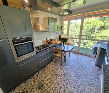 Location Appartement 3 pièces 65m² VELIZY VILLACOUBLAY 78140 - Photo 2