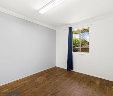 A beautifully renovated and generously sized 3-bedroom family home,... - Photo 3