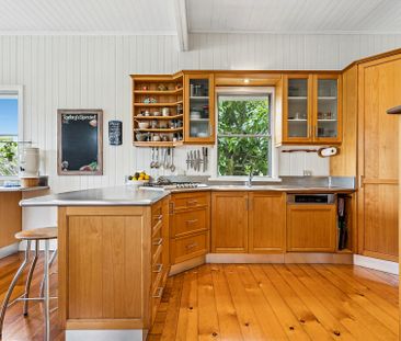 An entertainers dream with a tropical oasis and a pool! - Photo 5