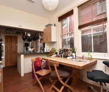 Ocean present this room in a shared house, offered furnished with a... - Photo 4