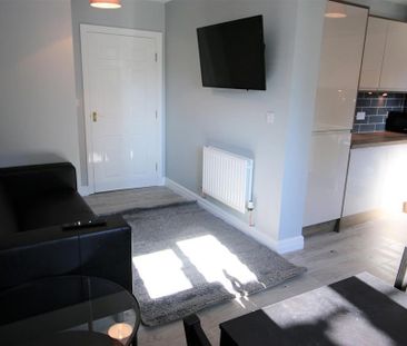 4 bedroom private hall to rent - Photo 1