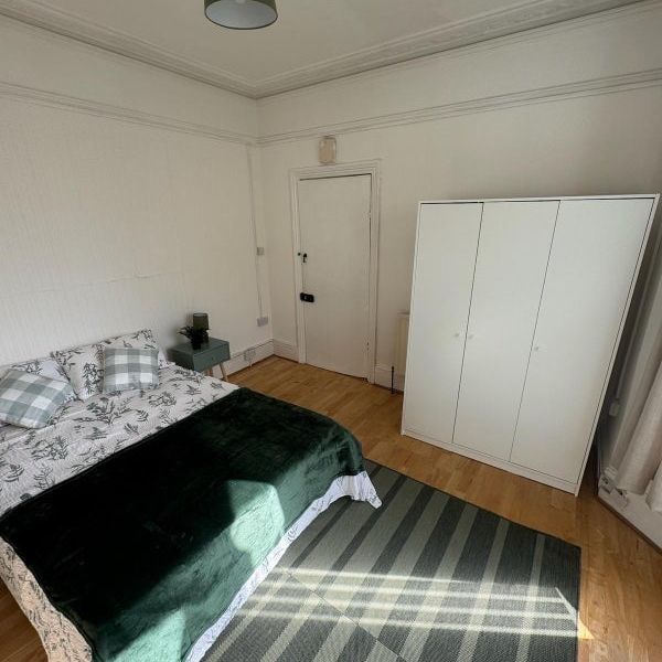 Room in a Shared House, Turnpike Lane Station, N8 - Photo 1