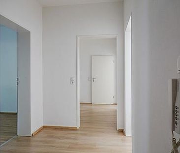 Helle 3-Zimmer-Erdgeschosswohnung mit Balkon in gepflegtem Mehrfami... - Photo 1