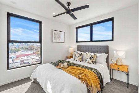 Stylish One-Bedroom Apartment - Photo 3