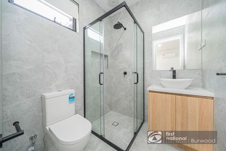 Cozy Single Room with Own Ensuite Bathroom in Brand New Share House - Walking Distance to Deakin Uni - Photo 3
