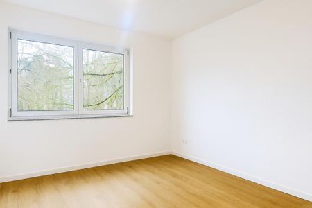 Erstbezug nach Sanierung: Lichtdurchflutete 4-Zimmer-Wohnung mit Balkon und Blick ins Grüne - Foto 2