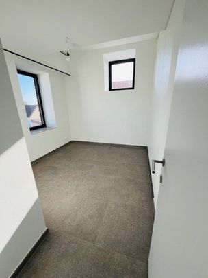 Uniek 3-slaapkamerappartement in het voormalige gemeentehuis van Vleteren - Photo 1