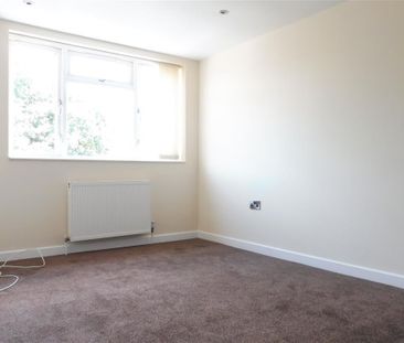 Westley Grove, Fareham - Photo 2