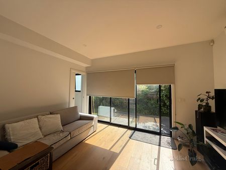 4/4 McComas Street, Reservoir VIC 3073 - Townhouse For Rent | Domain - Photo 2