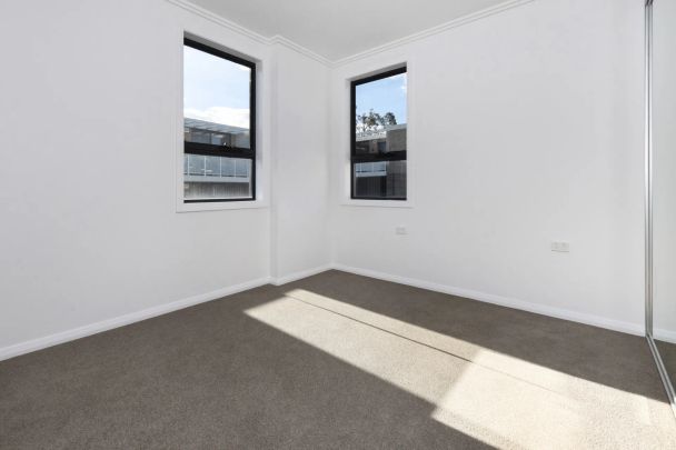 Beautiful Executive Apartment! - Photo 1