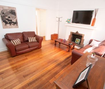 CONVENIENTLY LOCATED FOUR BEDROOM APARTMENT. - Photo 1