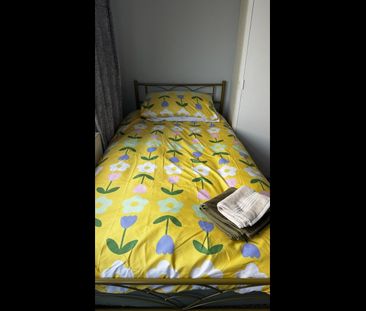 Room in a Shared House, Sheringham Drive, IG11 - Photo 1