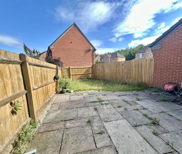 Glover Close - Photo 5