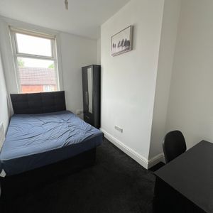 Room in a Shared House, Croft Street, M7 - Photo 2