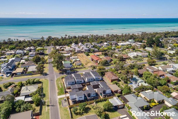 Sleek and Close to the Beach - Photo 1