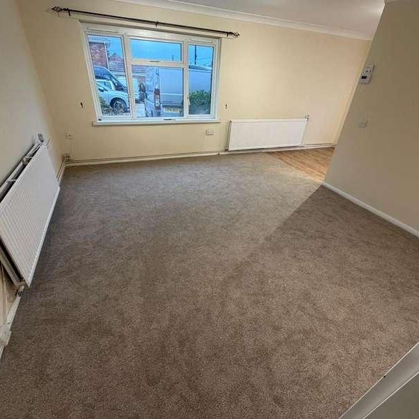 Kimberley Road, Benfleet, SS7 - Photo 1