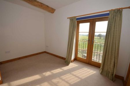 4 bedroom semi-detached house to rent - Photo 3