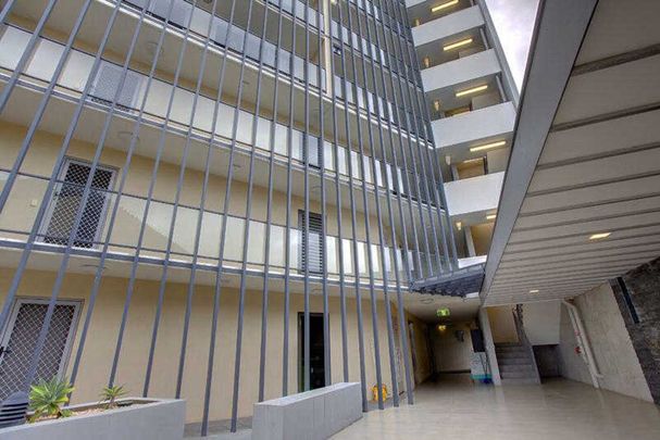 Modern, Easy Living - 30 Ellsworth Drive, Mount Louisa - Photo 1