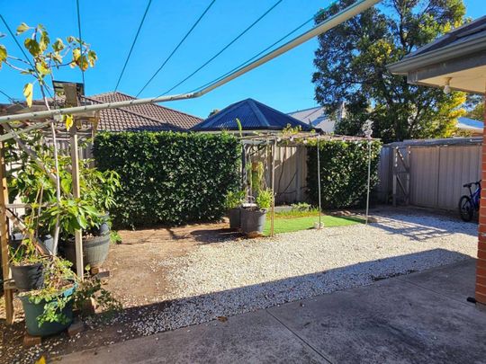 House 3 br, Ens & Bath close to shoppings & schools, 5 km to Adelaide City Centre - Photo 1