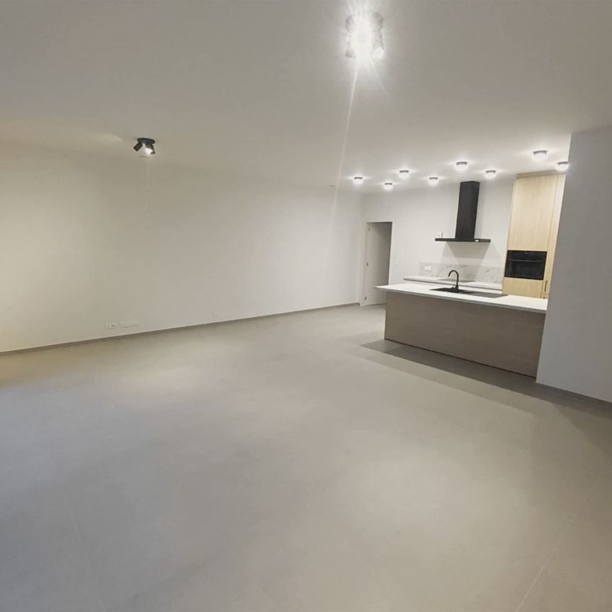 Energiezuinige nieuwbouwappartement met staanplaats en gemeenschappelijk zwembad - Photo 1