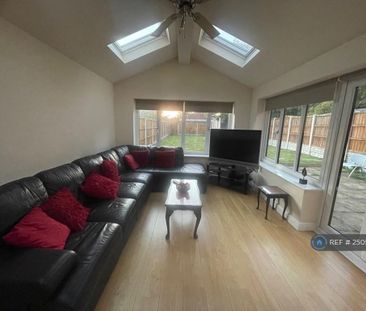 1 bedroom in a house share to rent - Photo 1