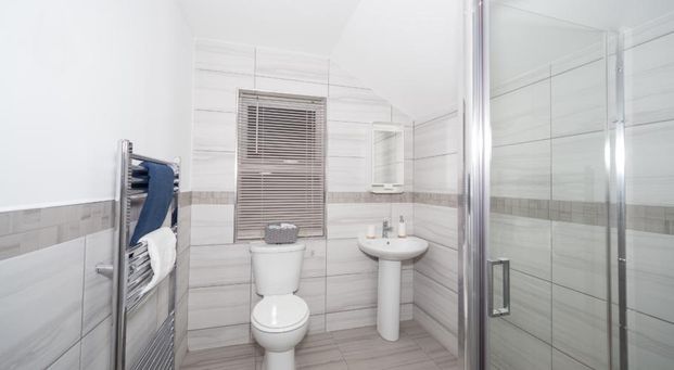 1 bedroom in a house share to rent - Photo 1