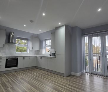 Aysgarth, Berkshire, RG12 - Photo 3