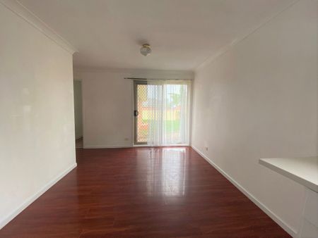 SPACIOUS 3 BEDROOM HOME! - Photo 2