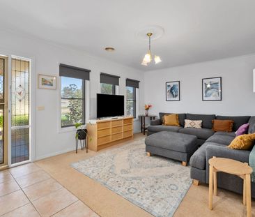 Fully Furnished 2 Bedroom Home + Study in Prime Golden Square Location - Photo 1