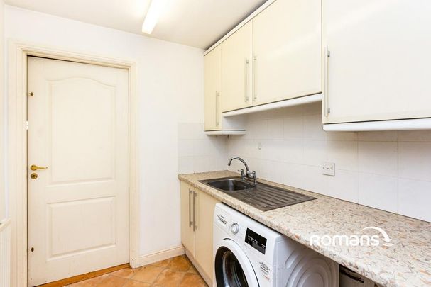 4 bedroom bungalow to rent - Photo 1