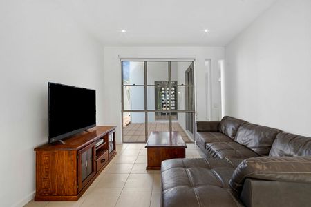 Style and Functionality Riverfront living in Coomera Waters! - Photo 2