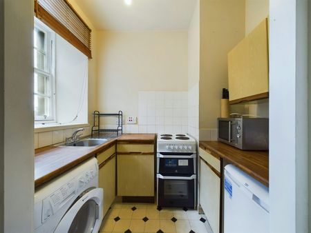 Flat to rent on - Photo 5