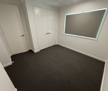 Gorgeous Family Living for Rent! - Photo 3