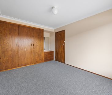 TIDY 1 BEDROOM UNIT IN QUIET COMPLEX - Photo 3