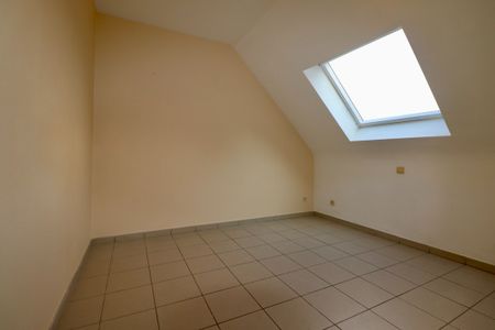 Ruim duplex appartement met 3 slaapkamers en garage - Photo 4