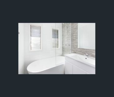 SUPERB LOCATION! - Photo 4