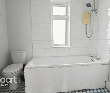 4 bedroom semi-detached house to rent - Photo 1