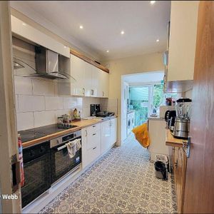 1 bedroom in a house share to rent - Photo 2