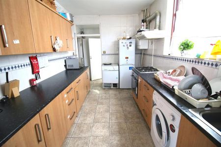 House share to rent - Photo 4