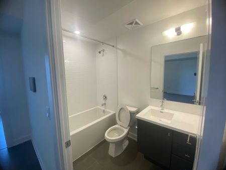 For Lease - 3200 William Coltson Avenue Unit# 902, Oakville, Ontario - Photo 4