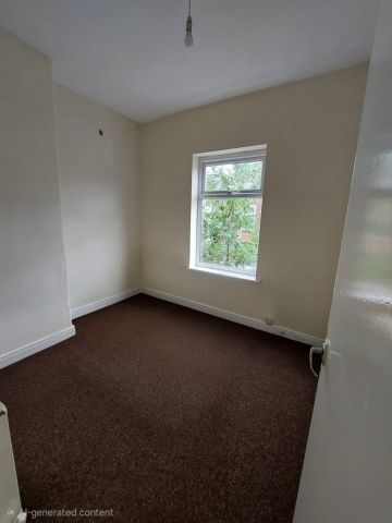 2 Bed Terraced House, Spreadbury Street, M40 - Photo 2
