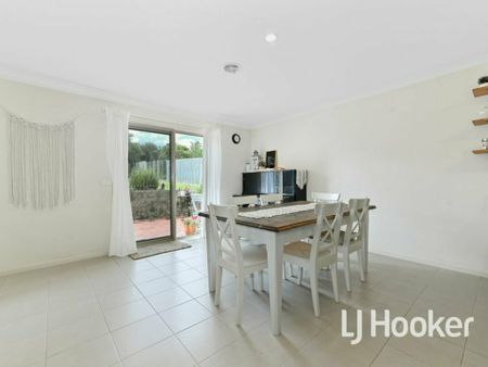 Family Home with Four Bedrooms! - Photo 2