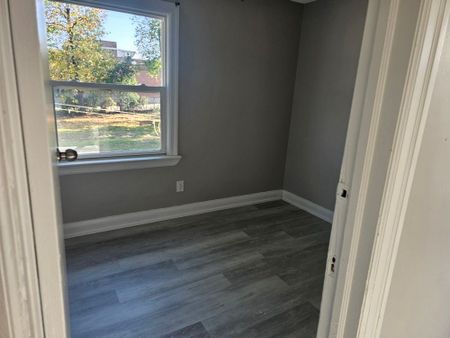 For Lease - 23 Albany Street Unit# 1, Oshawa, Ontario - Photo 4